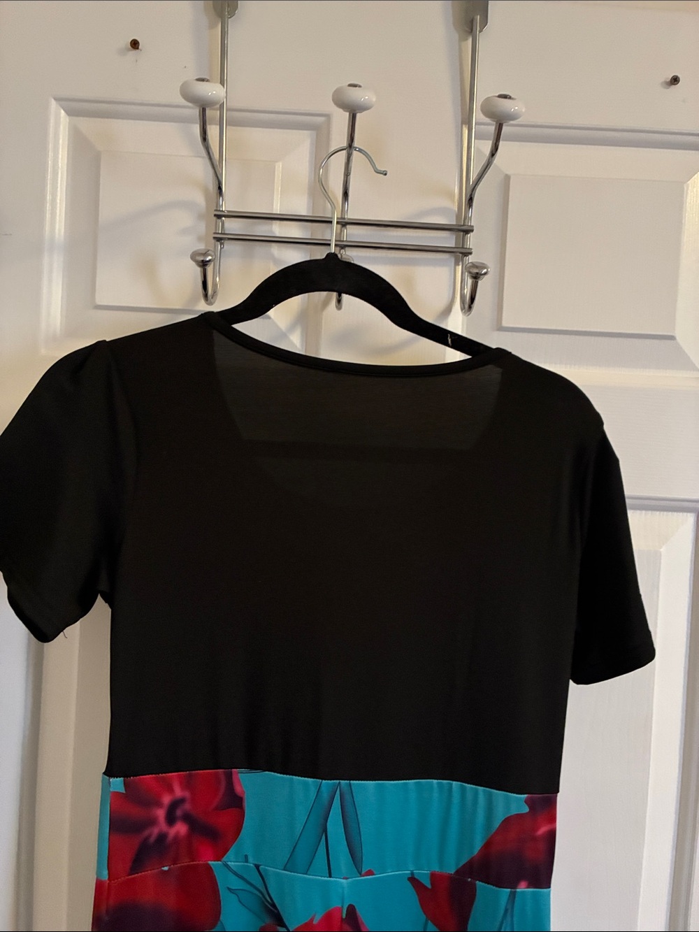 Black & Teal Floral Maxi Dress with Red Bloom Print - Picture 3 of 5